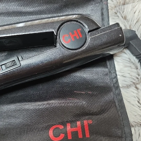 CHI Original Black and Gold Hair Straightener - Picture 2 of 5